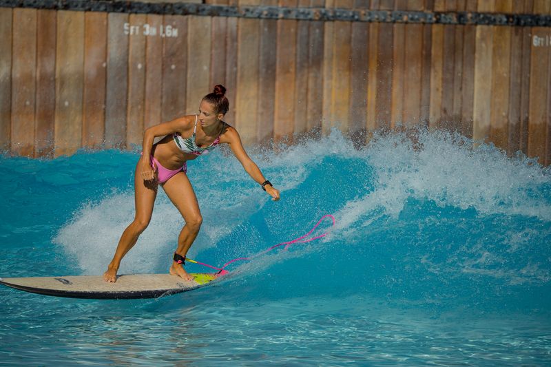 Piscina de olas gigantes en siampark Costa Adeje